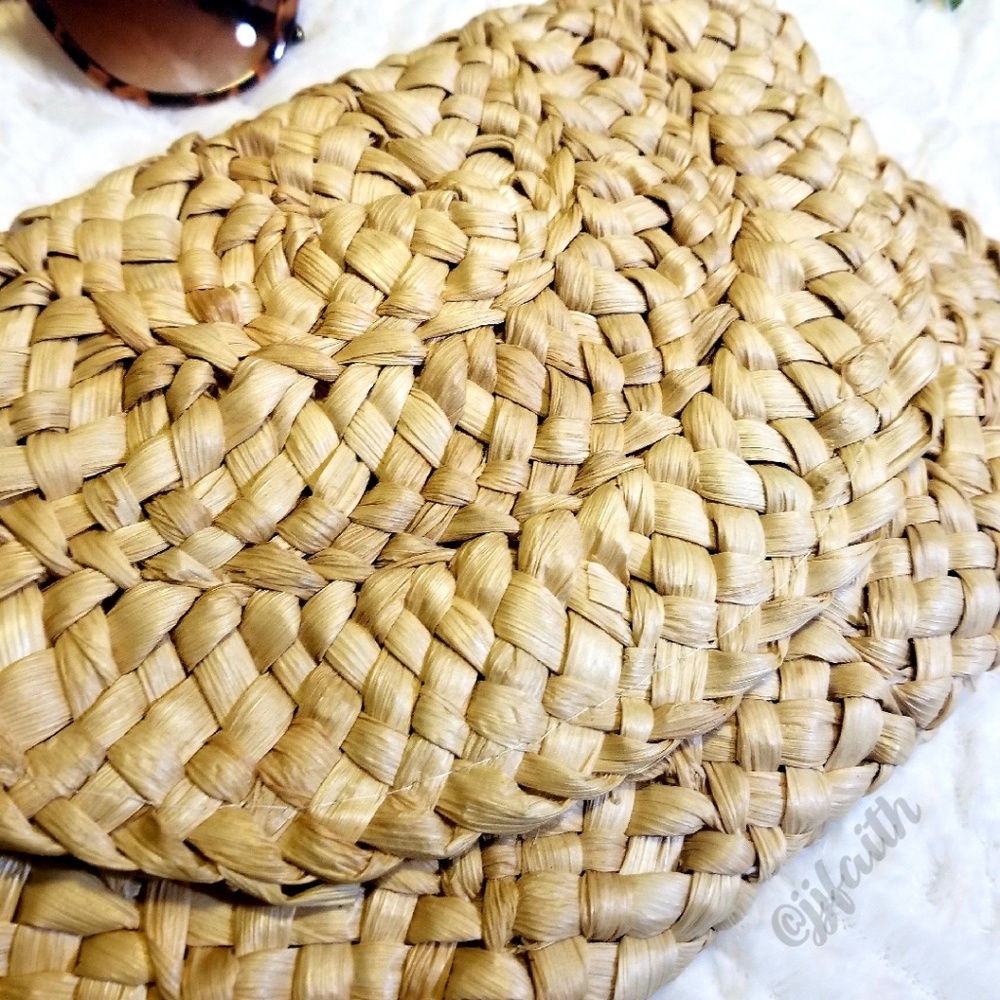 Natural Woven Straw Trendy Clutch - Picture 3 of 7